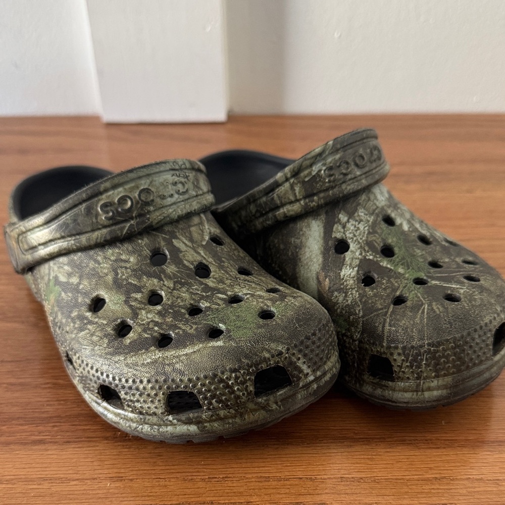 CROCS Realtree-Style Green Camo Slip-On Clogs